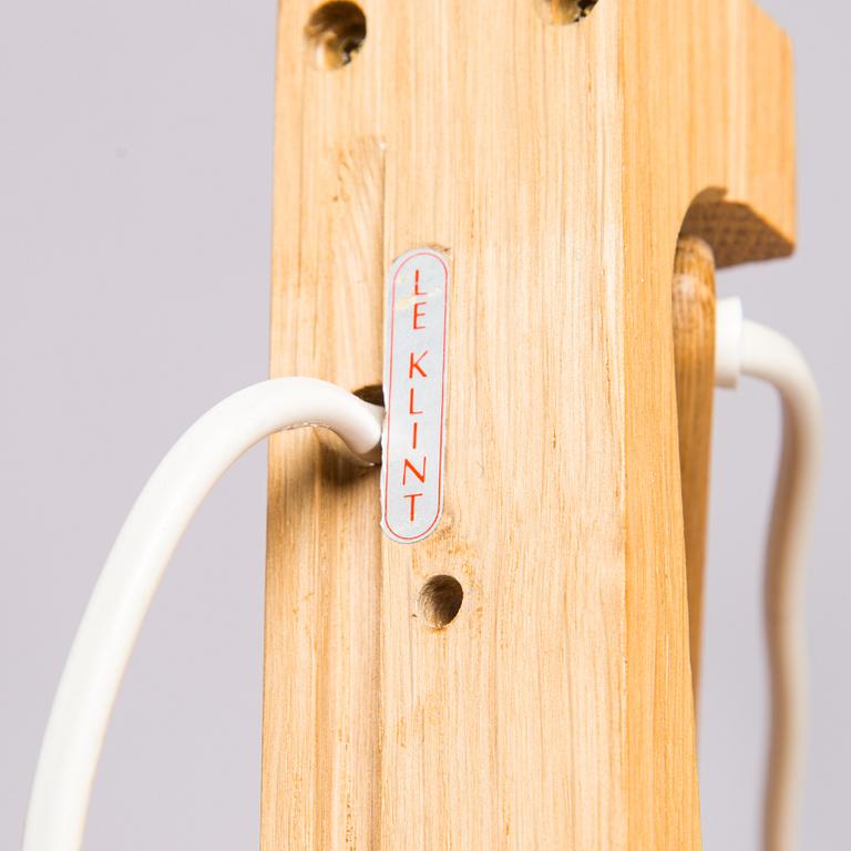 Erik Hansen, vägglampa, modell 317 "Saxelampe" för Le Klint, Danmark.