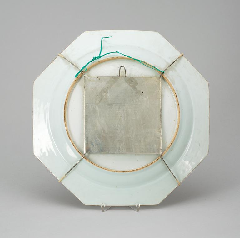 A famille rose serving dish, Qing dynasty, Qianlong (1736-95).