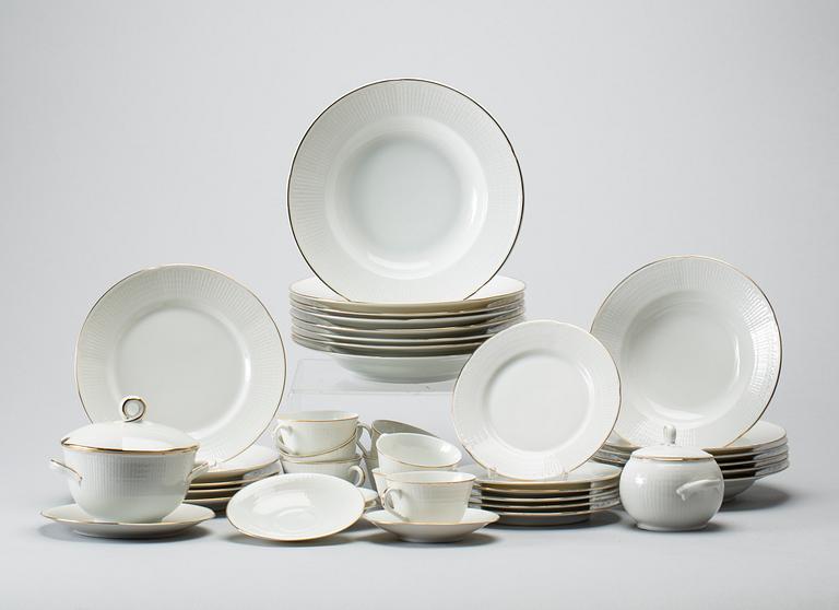 SERVISDELAR, 65+3 delar, "Swedish grace",  Louise Adelborg för Lidköping samt Rörstrand. 1900-tal.