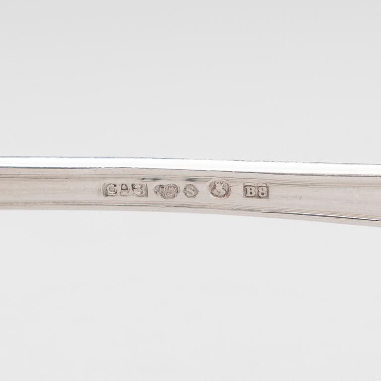 Firma CARL FREDRIK CARLMAN, SOCKERSKÅLAR med STRÖSKEDAR, ett par, silver, gustaviansk stil, Stockholm 1928-29.