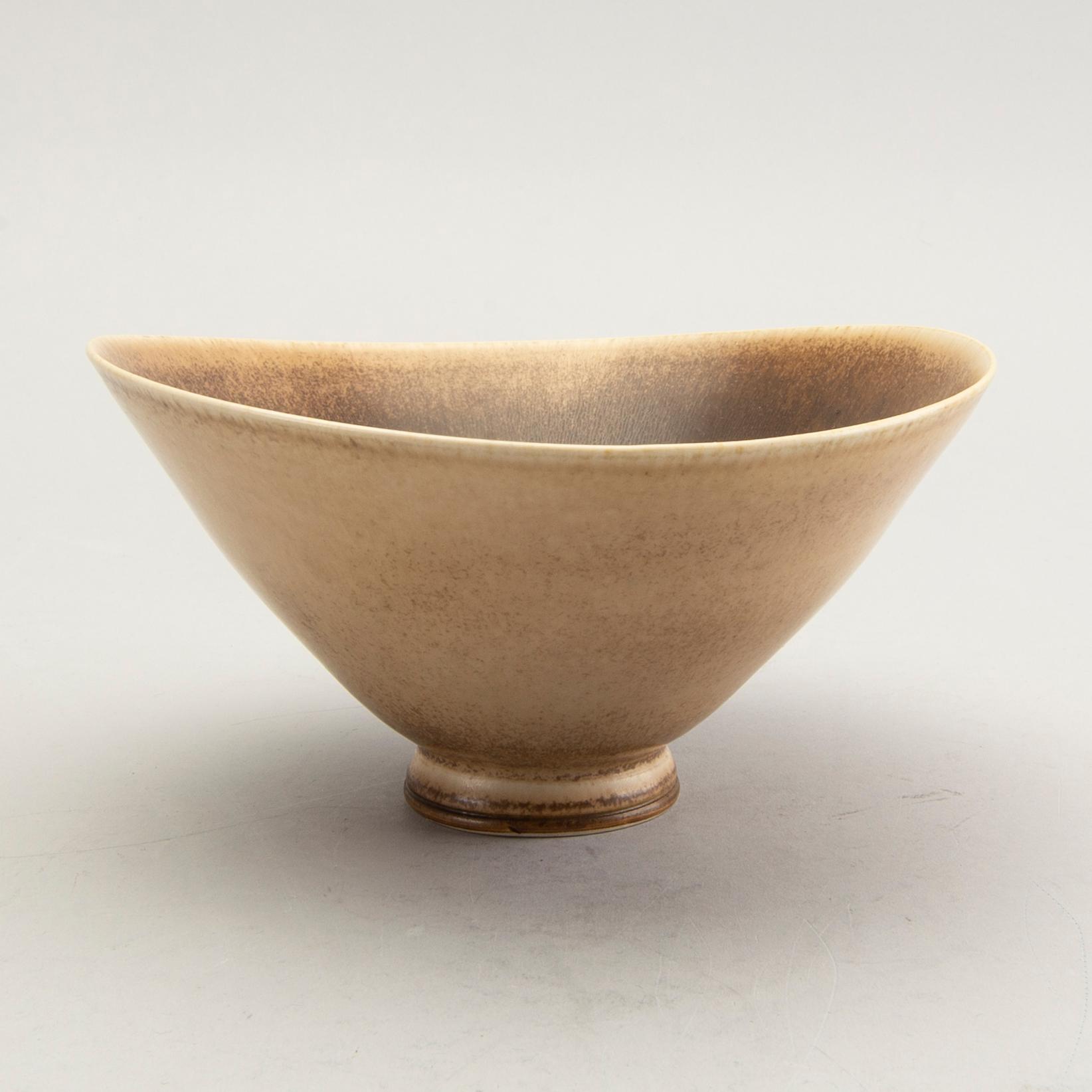 Berndt Friberg, skål, stengods, Gustavsbergs Studio, signerad och daterad 1949.