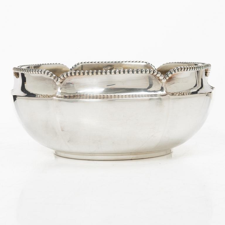 A Swedish silver bowl, mark of F Linder Carl L Nordströms Eftr, Uddevalla 1919.