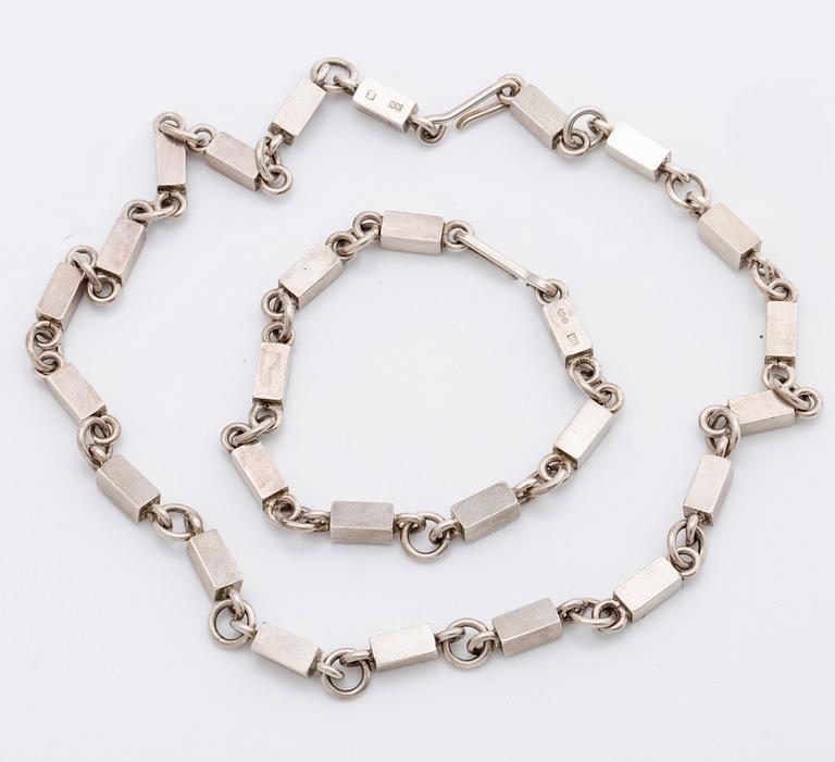 A Wiwen Nilsson necklace and bracelet, sterling silver,Lund 1967. Total weight 93 gram.