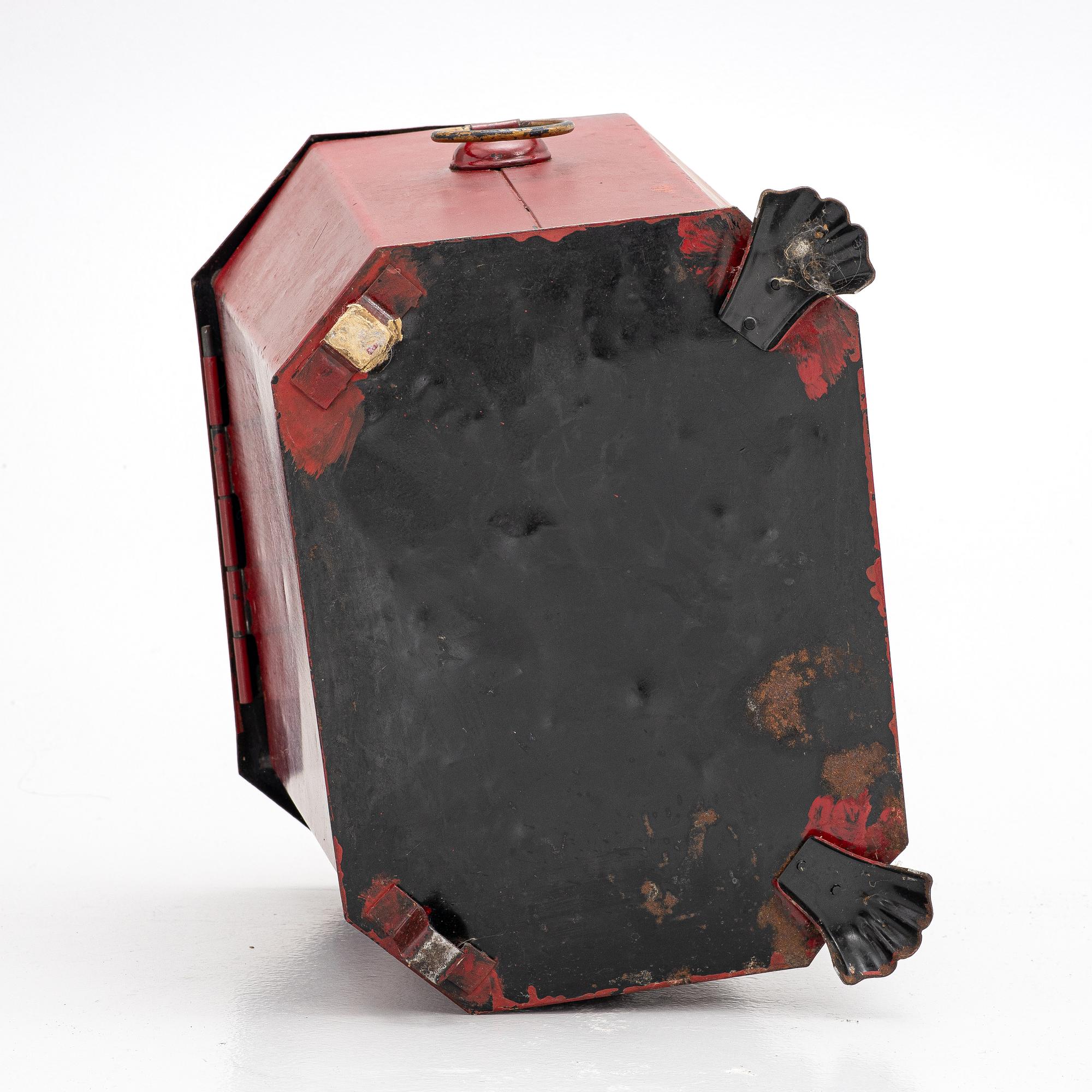 Coal scuttle, England, 19th century.
