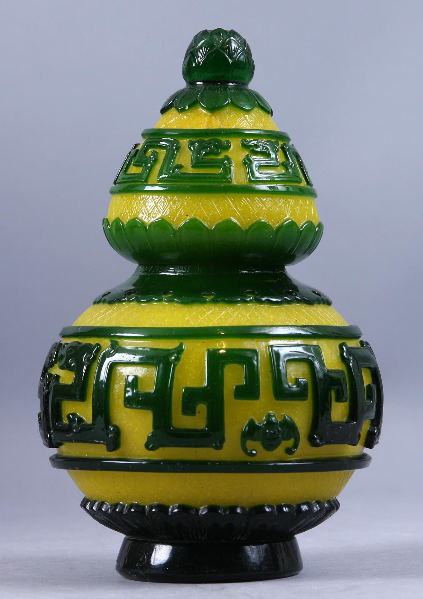 VAS med LOCK, Pekingglas, 1900-/2000-tal.