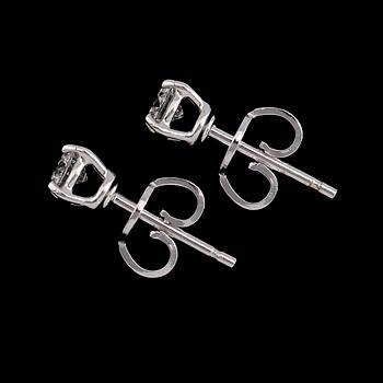 ÖRHÄNGEN, 1 par, 18K vitguld, briljantslipade diamanter tot ca 0.38 ct.