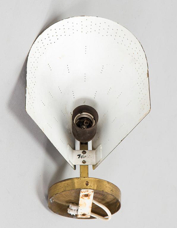 Paavo Tynell, a mid-20th century 'K8-11' wall light for Idman.