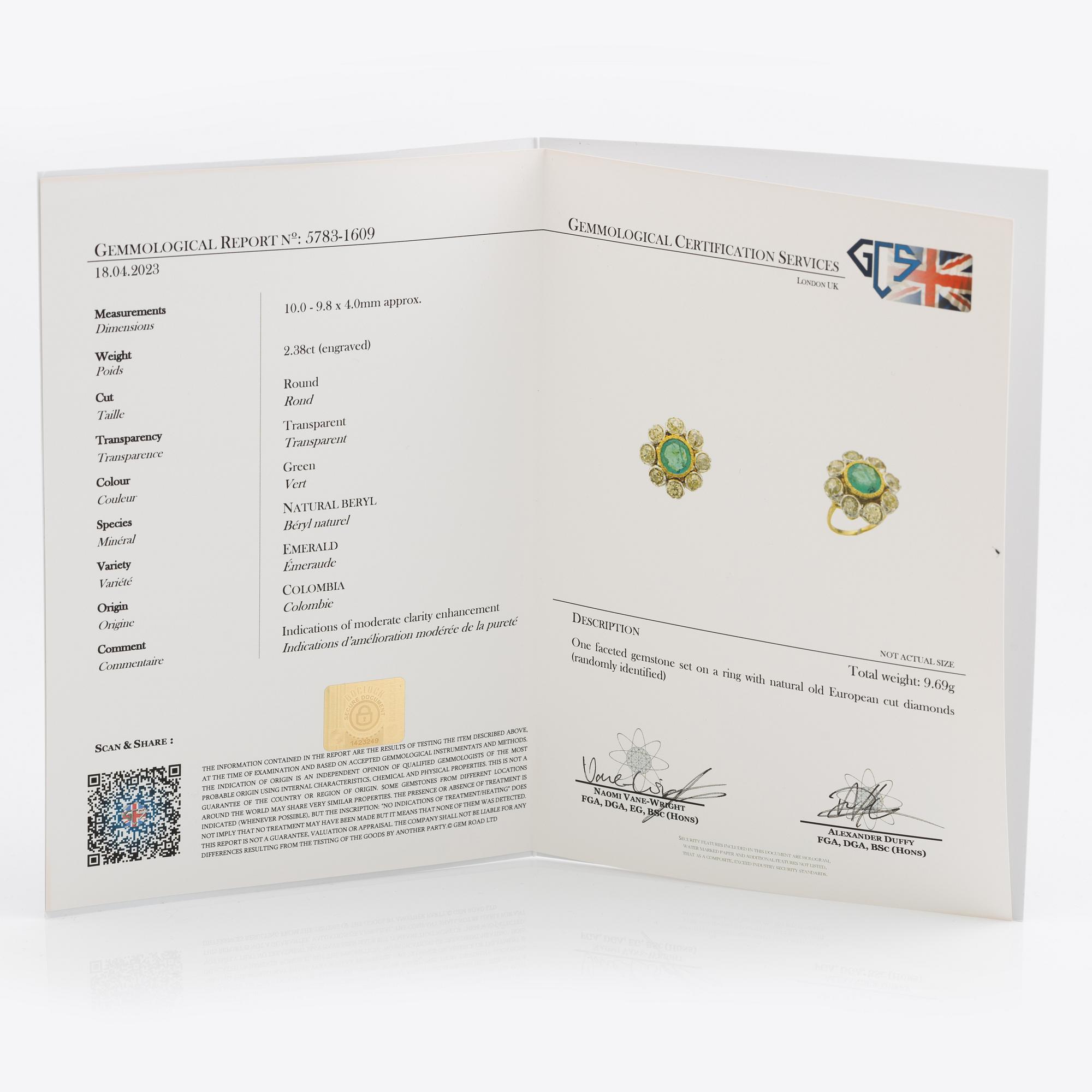 Ring, cocktailring, 18K guld och platina med smaragd och gammalslipade diamanter, medföljande report.