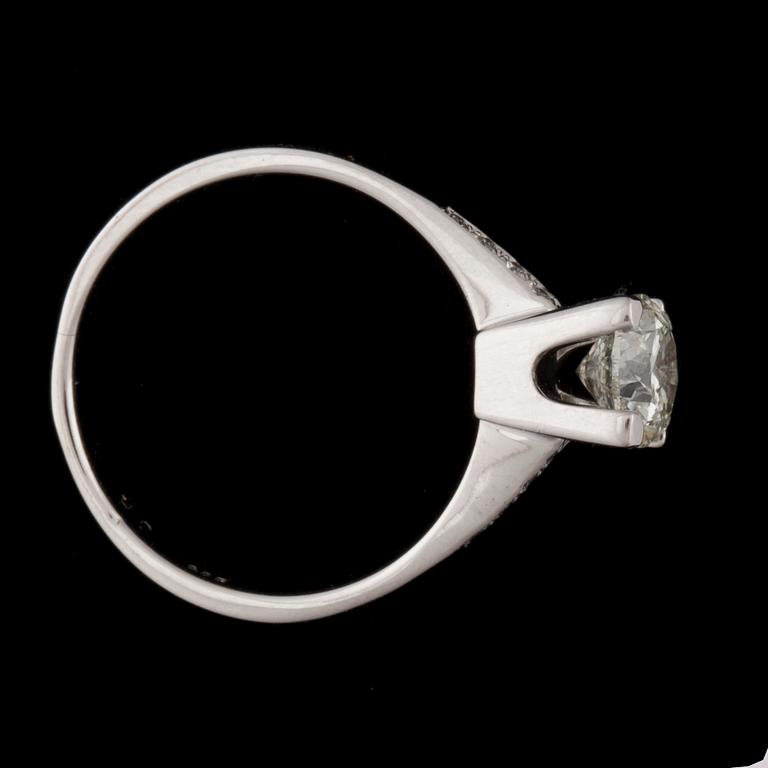 RING, 14k vitguld med briljantslipad diamant ca1,00ct, enligt certifikat Vikt 3,4g. 2000-tal.