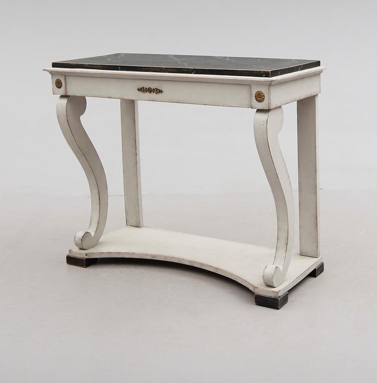 KONSOLBORD, Karl Johan, 1800-talets mitt.