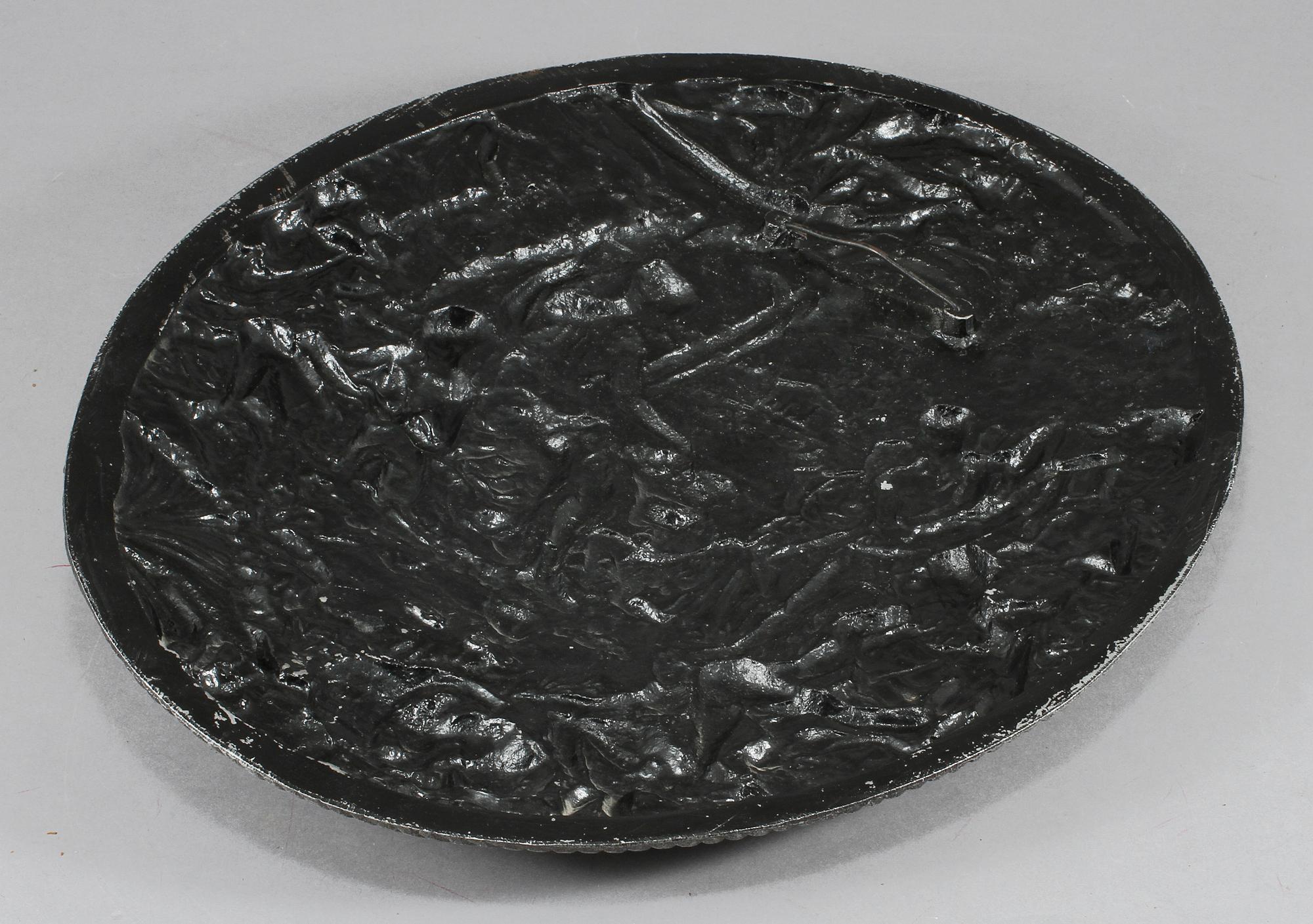 DEKORSKÖLD, metall, efter C H Norrström, 1900-talets andra hälft.