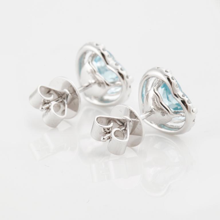 ÖRHÄNGEN, med fasettslipade akvamariner ca 2.30 ct och briljantslipade diamanter ca 0.20 ct.