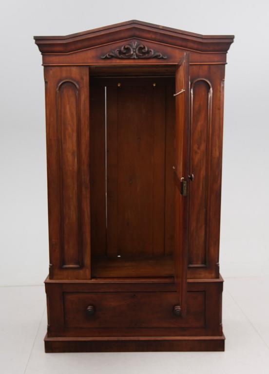 KLÄDSKÅP, England, 1800-talets slut.
