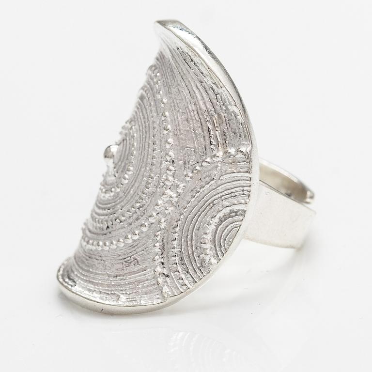 Jorma Laine, A stelring silver ring "Chic". Turun Hopea, Turku.