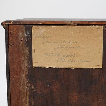 A barques chest of drawers, 18th century.