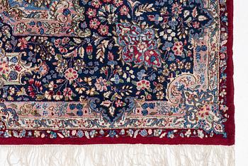 Kirman, salon carpet, approx. 420 x 300 cm.