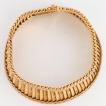 18K gold bracelet.