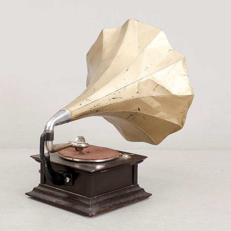 TRATTGRAMMOFON, "His masters voice", 1900-talets första hälft.