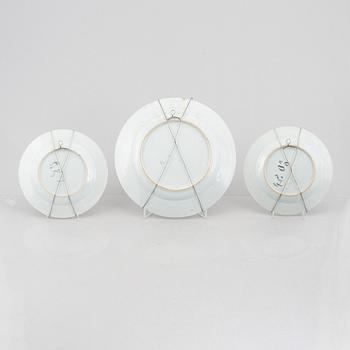 Five Famille rose plates and a charger, China, Qianlong (1736-95).