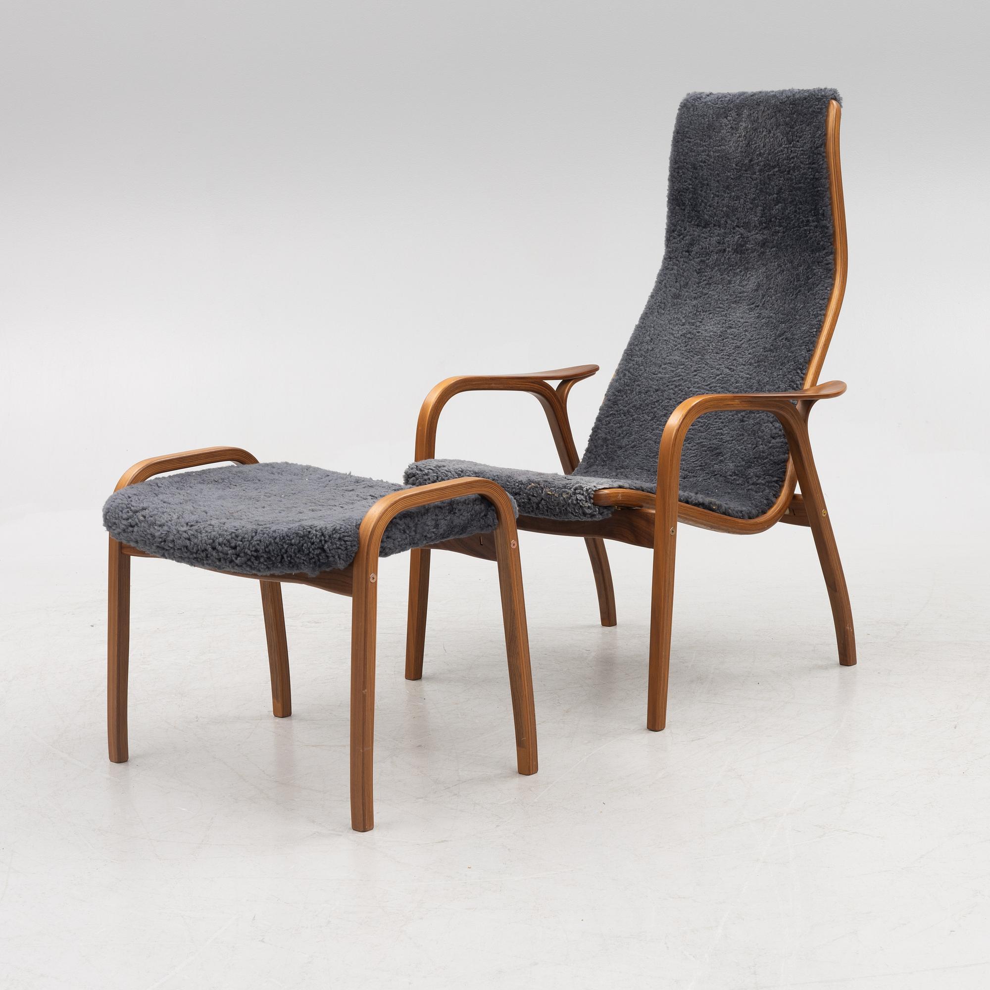 Yngve Ekström, fåtölj med fotpall, ”Lamino”,  Swedese, 2009.