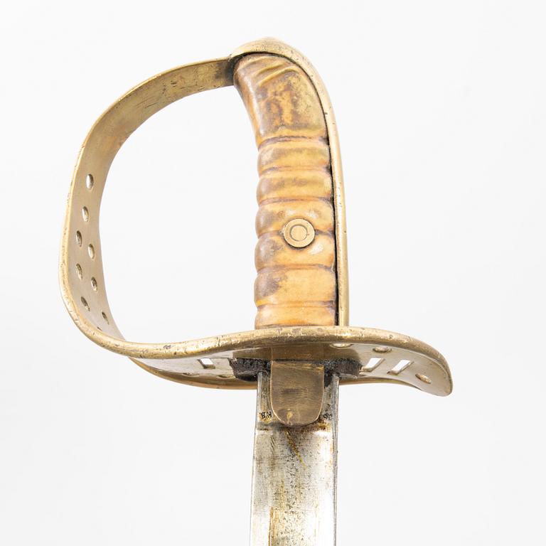 Sablar, 2 st, svenska, m1867-93 för kavalleriet, med baljor.