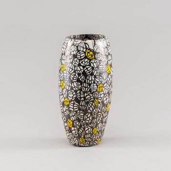A VITTORIO FERRO GLASS VASE FOR FRATELLI PAGNIN AROUND 1990-2000.