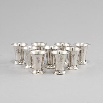 SUPKOPPAR, 9 st, silver, C G Hallberg, Stockholm, 1896. Vikt 100 g.