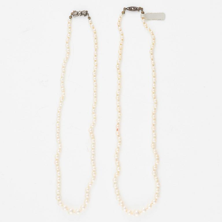 Pearl necklace, two cultured pearls, clasp silver.