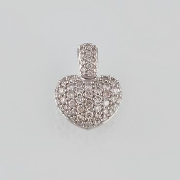 HÄNGE, 18K vitguld med 70 briljantslipade diamanter 1.00 ct. Vikt 3,5 gram.