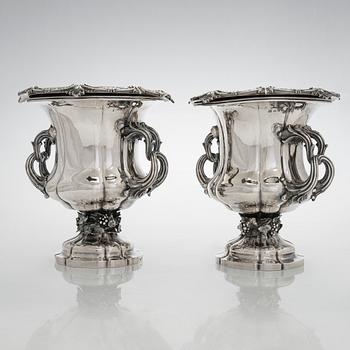 Carl Johan Tegelsten, A pair of Neo-Rococo silver champagne coolers/ vases, maker's mark of Carl Johan Tegelsten, Saint Petersburg 1849.