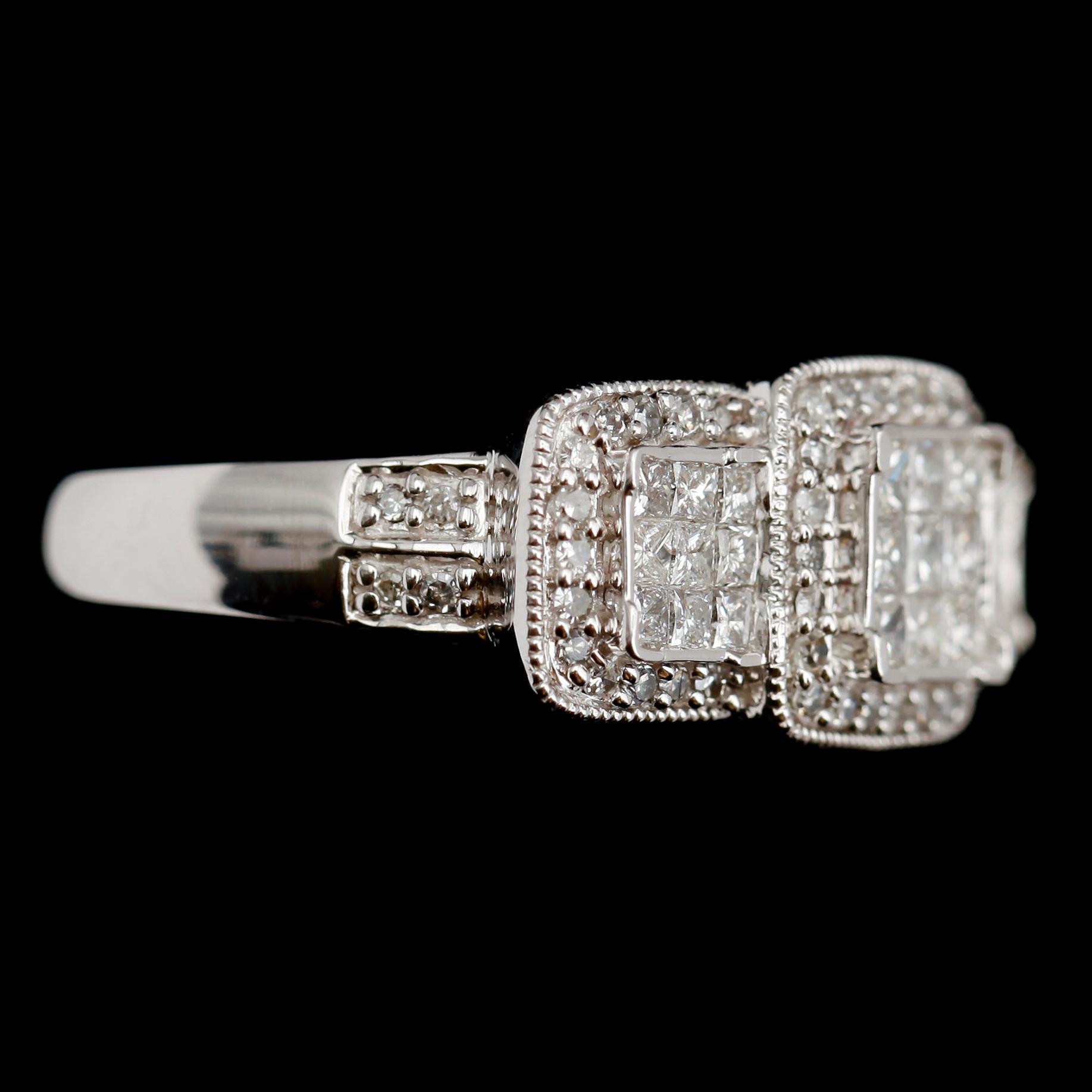 RING, 14 k vitguld, briljant och princesslipade diamanter, tot ca 1.0 ct.