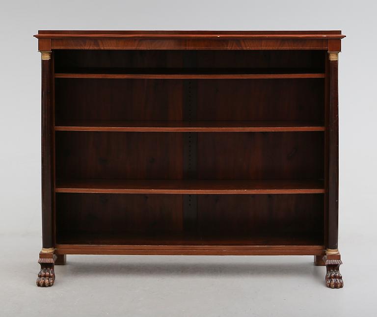 BOKHYLLA, Karl Johan-stil, 1900-talets första hälft.