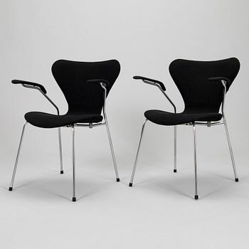 Arne Jacobsen, stolar, ett par, "Sjuan", Fritz Hansen, Danmark 1900-talets slut.