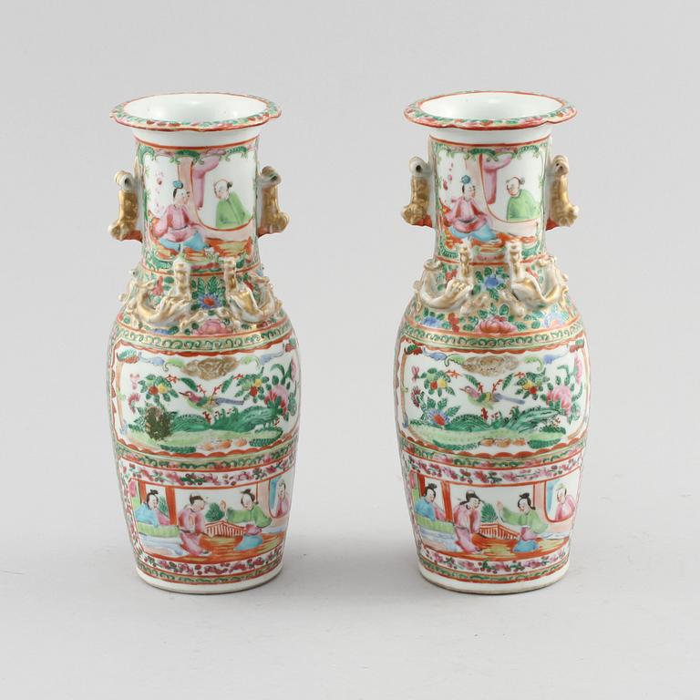 VASER, ett par, porslin, Kanton, Kina, 1800-tal.