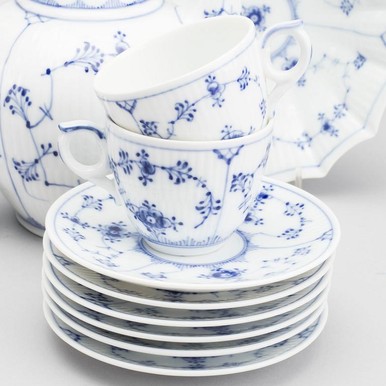 13 PCS "Musselmalet" Riflet, Royal Copenhagen.
