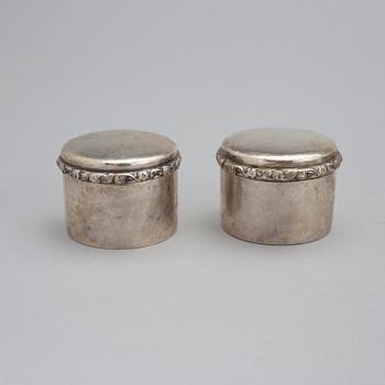 Six silver boxes including a pair of boxes by K A Anderson, Stockholm, 1927. Weigth ca 534 grams.