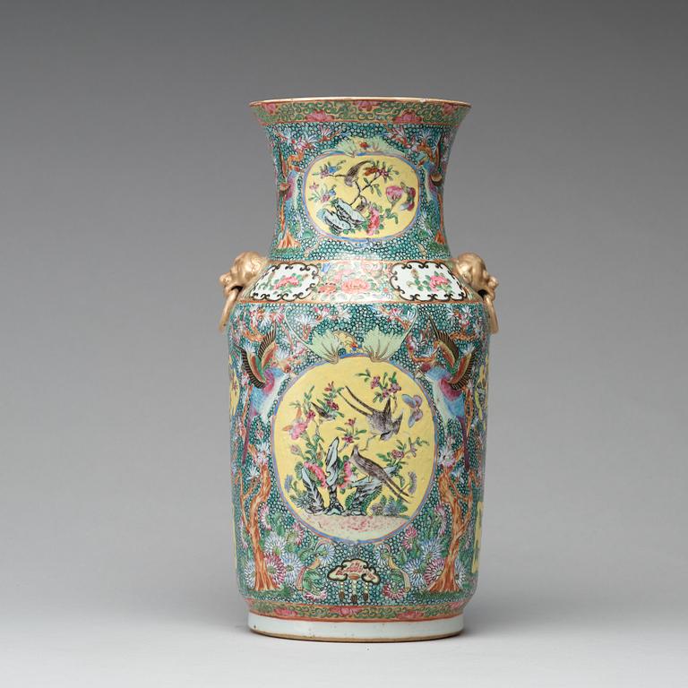 A Canton famille rose vase, Qing dynasty, 19th Century.