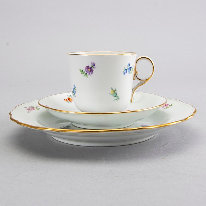 A 12 pcs Mesissen porcelain service.