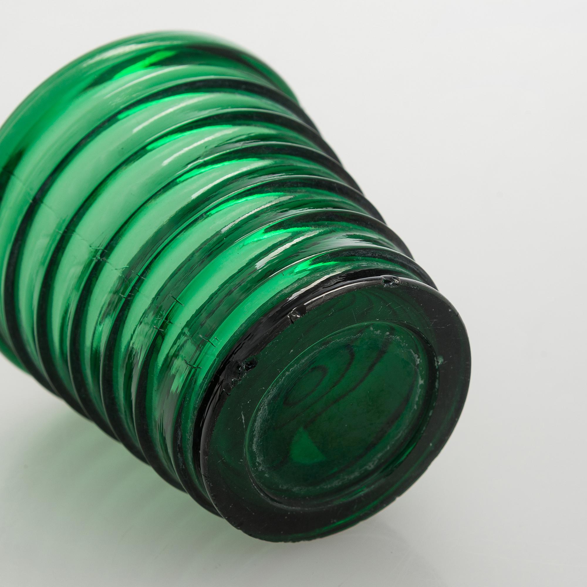 Aino Aalto, drinking glasses, 4 pcs, model 4052, and plate 'Bölgeblick', Karhula Glassworks, 1930s.