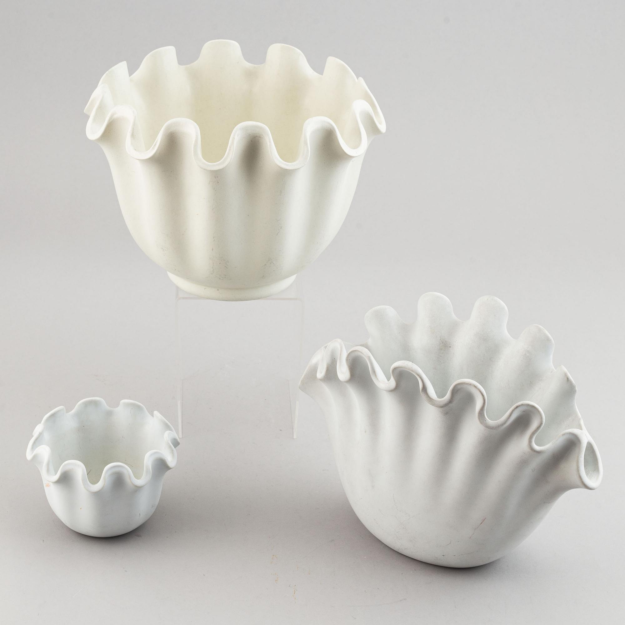 Wilhelm Kåge, a set of three 'Våga' bowls, Gustavsberg.