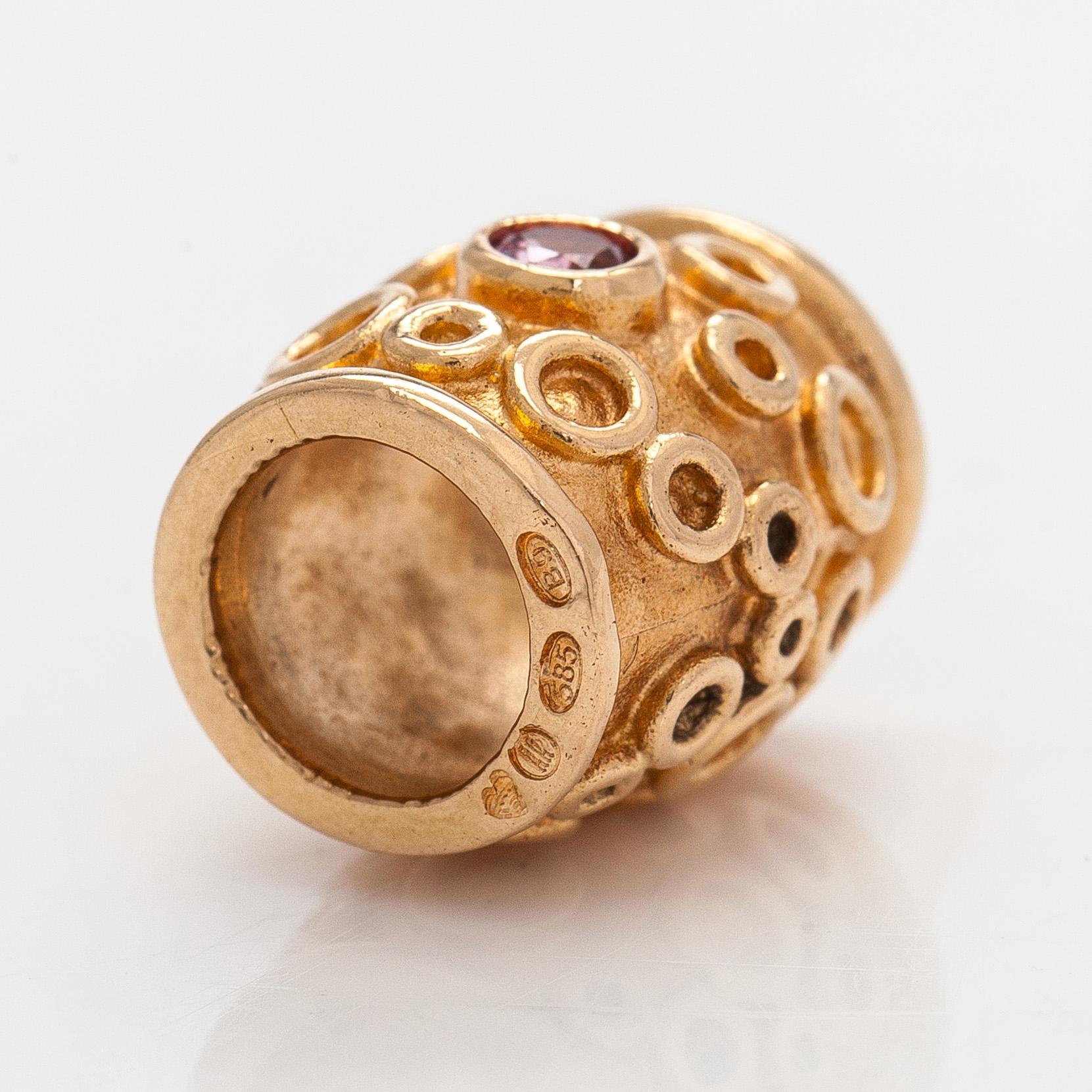 Kalevala Koru, riipus, viistehiottu turmaliini, 14 karaatin kultaa, 2003.