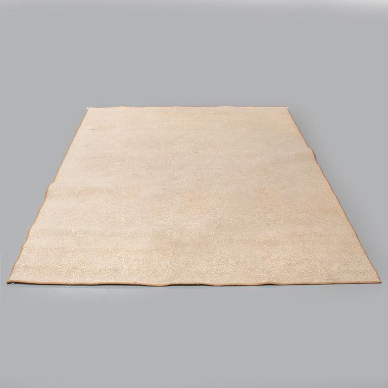MATTO, tufted, ca 297 x 247 cm.