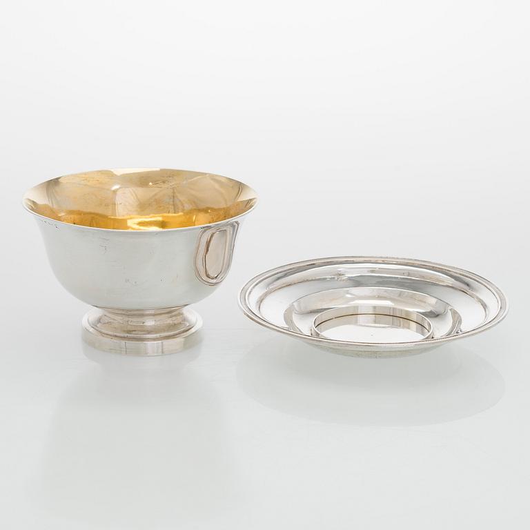 A Swedish parcel-gilt sauceboat, Johan Petter Hedman, Norrköping 1833.