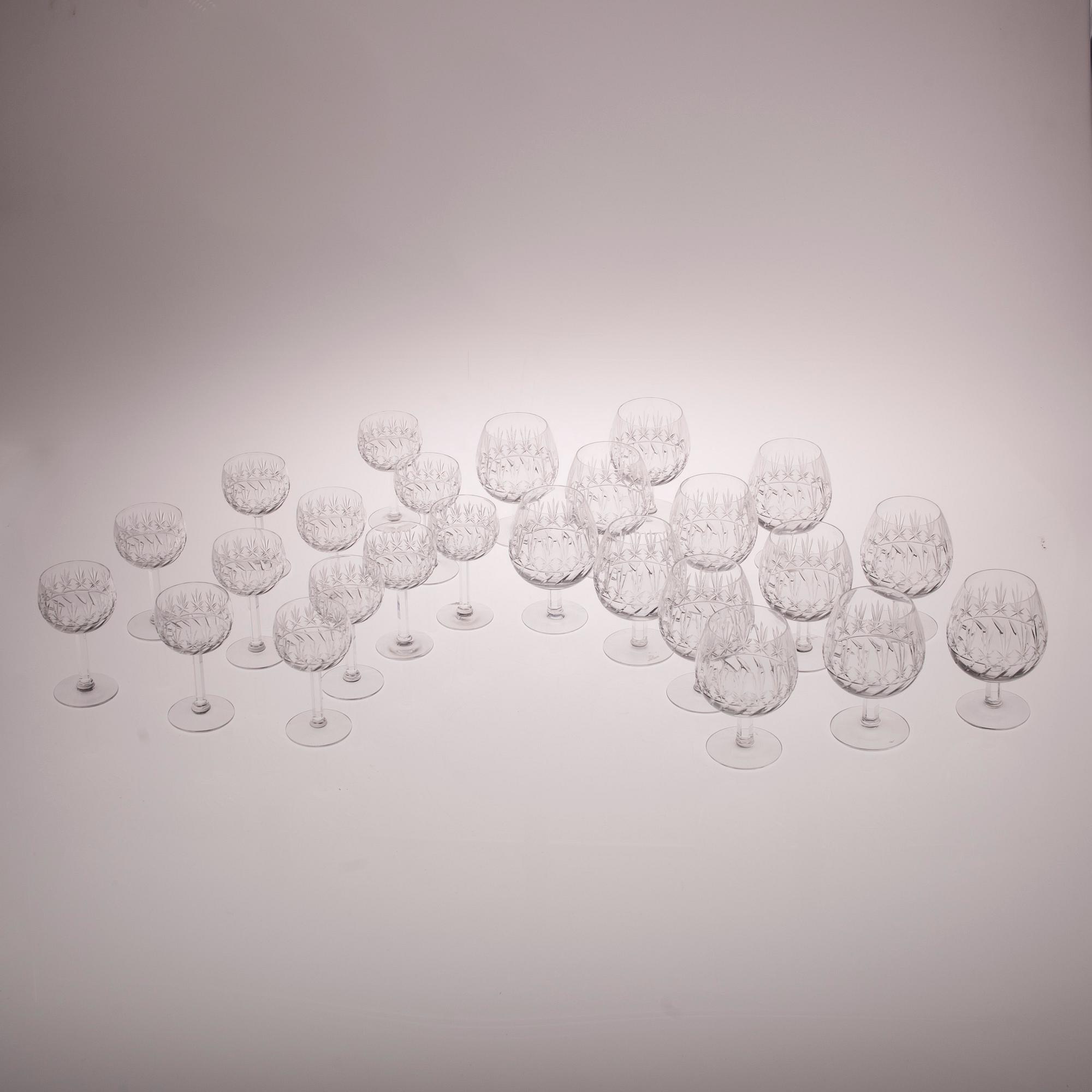 GLASSERVIS, 84 delar, slipad kristall "Leo", Riihimäki/Notsjö, 1900-talets andra.