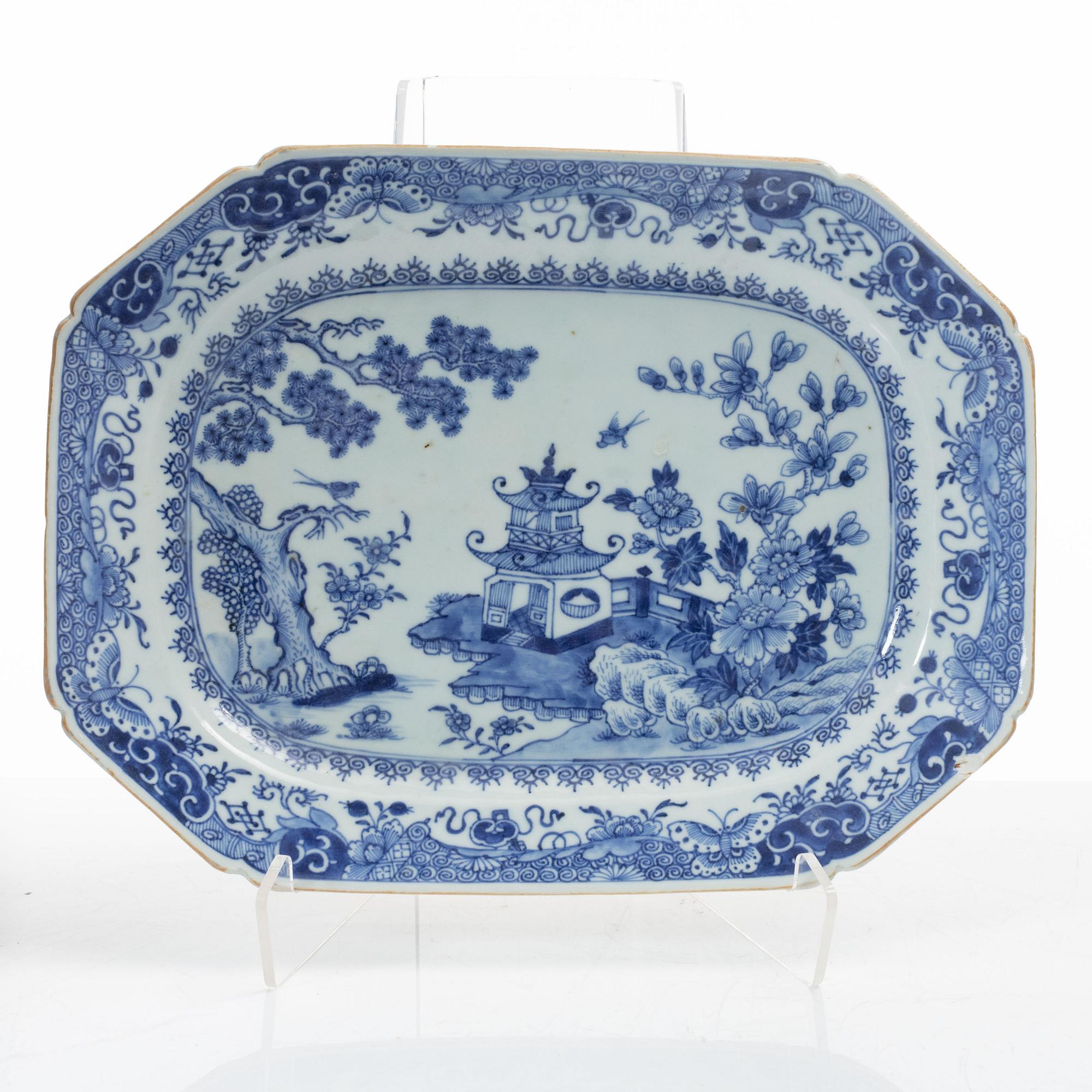 Two Chinese blue and white export porcelain dishes, Qing dynasty, Qianlong (1736-95).