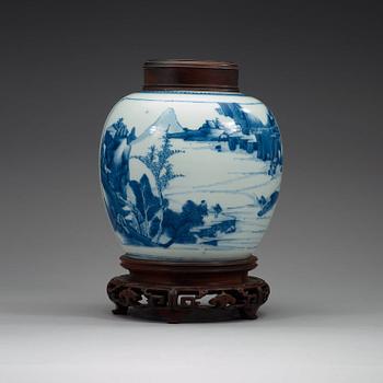 A blue and white jar, Qing dynasty, Kangxi (1662-1722).