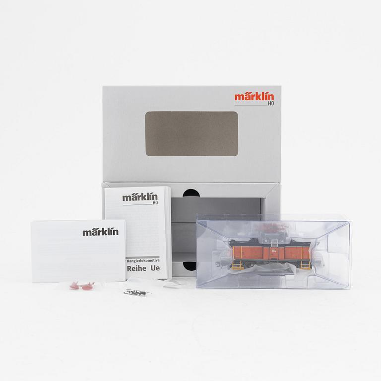 Märklin, two electrical locomotives, model no 36335 and 36337, gauge H0, in boxes.