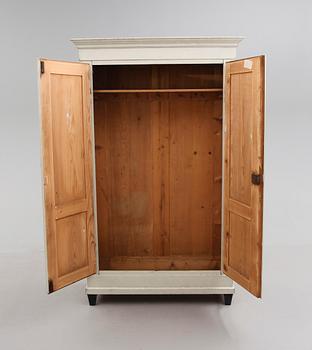 KLÄDSKÅP, 1900-talets första hälft.