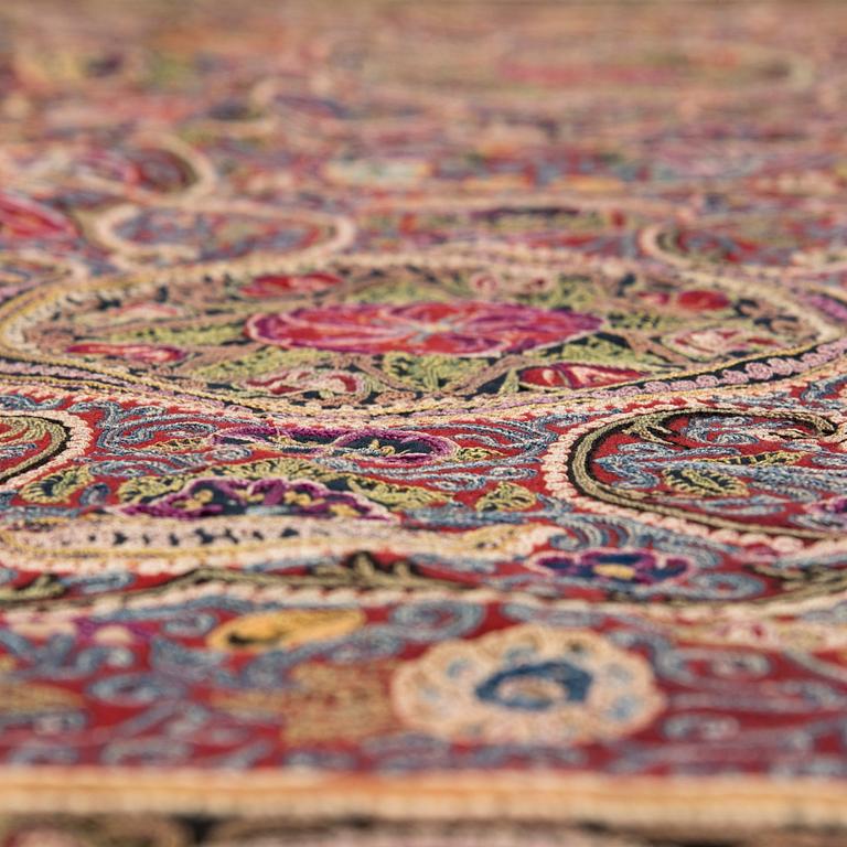 Antikt Rasht-broderi, norra Persien (Iran), omkring år 1900, Ca 145 x 145 cm.
