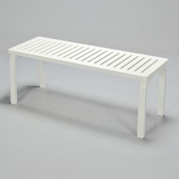 BÄNK, modell 153A, Alvar Aalto, Artek, Finland, modellen formgiven 1945.